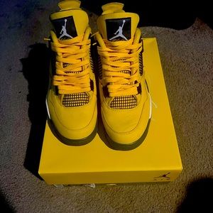 Air Jordan 4 lightning